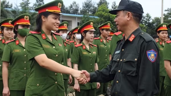 Tiếp nhận gần 1.700 CBCS, học viên huấn luyện diễu binh, diễu hành
