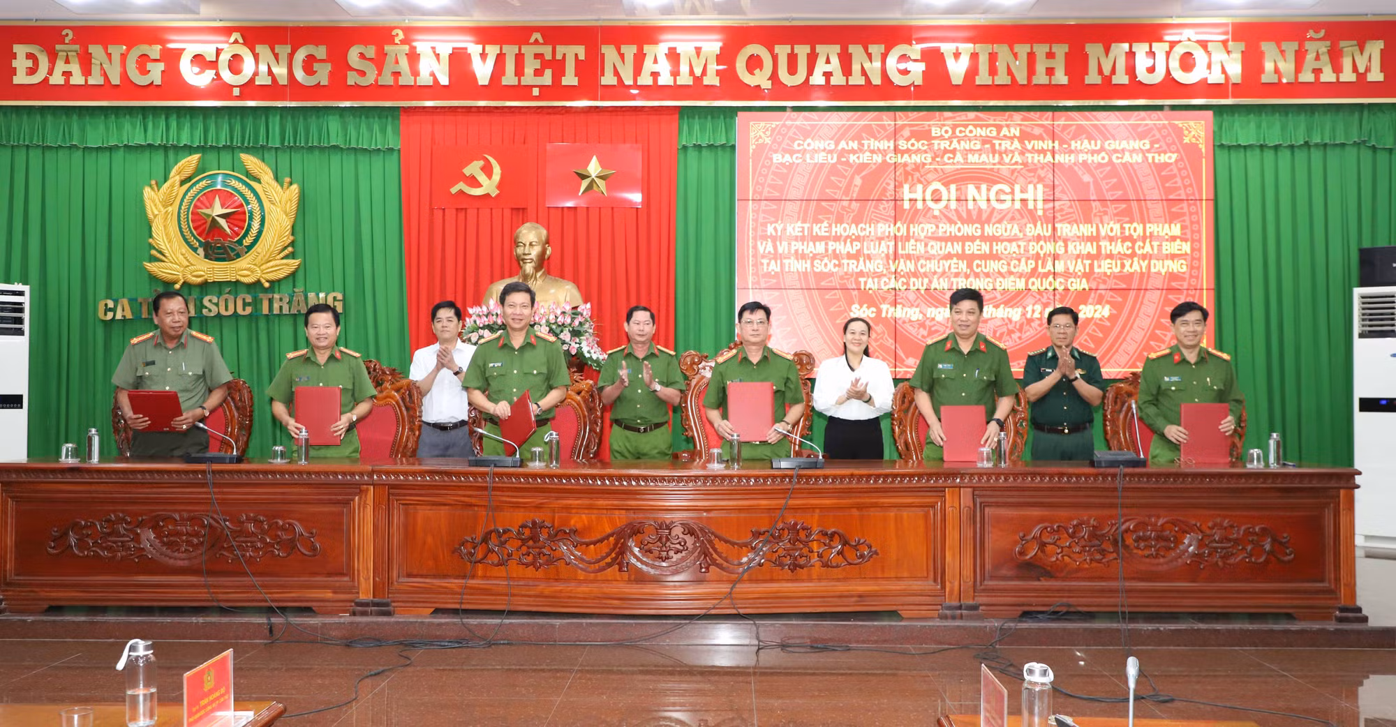 Công an 7 tỉnh, thành vùng ĐBSCL phối hợp đấu tranh khai thác cát trái phép -0