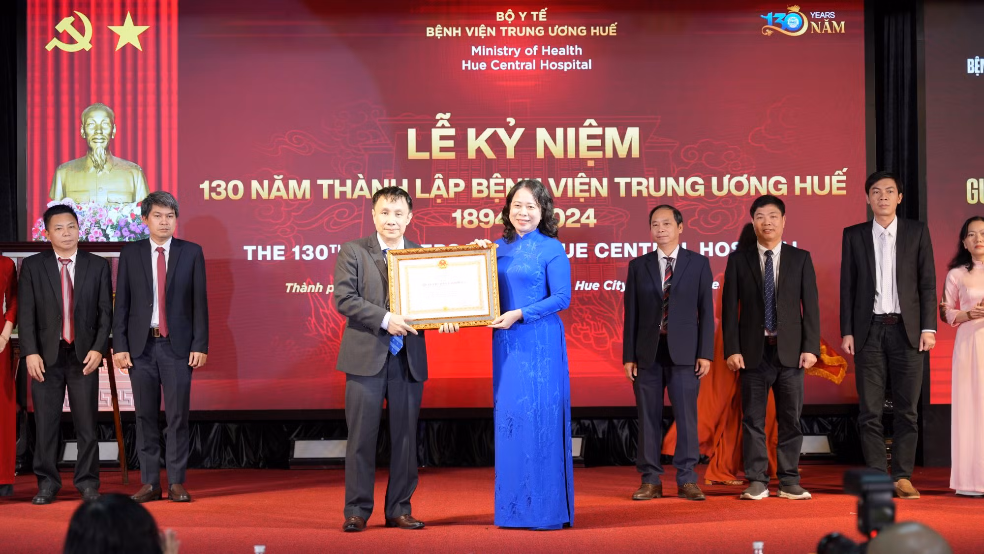 Bệnh viện Trung ương Huế đón nhận bằng khen của Thủ tướng Chính phủ về thành tích xuất sắc đột xuất -0