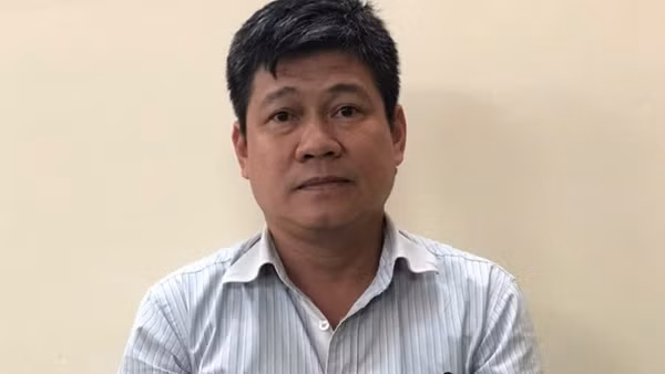 Bắt tạm giam một công chứng viên về tội “Thiếu trách nhiệm gây hậu quả nghiêm trọng”