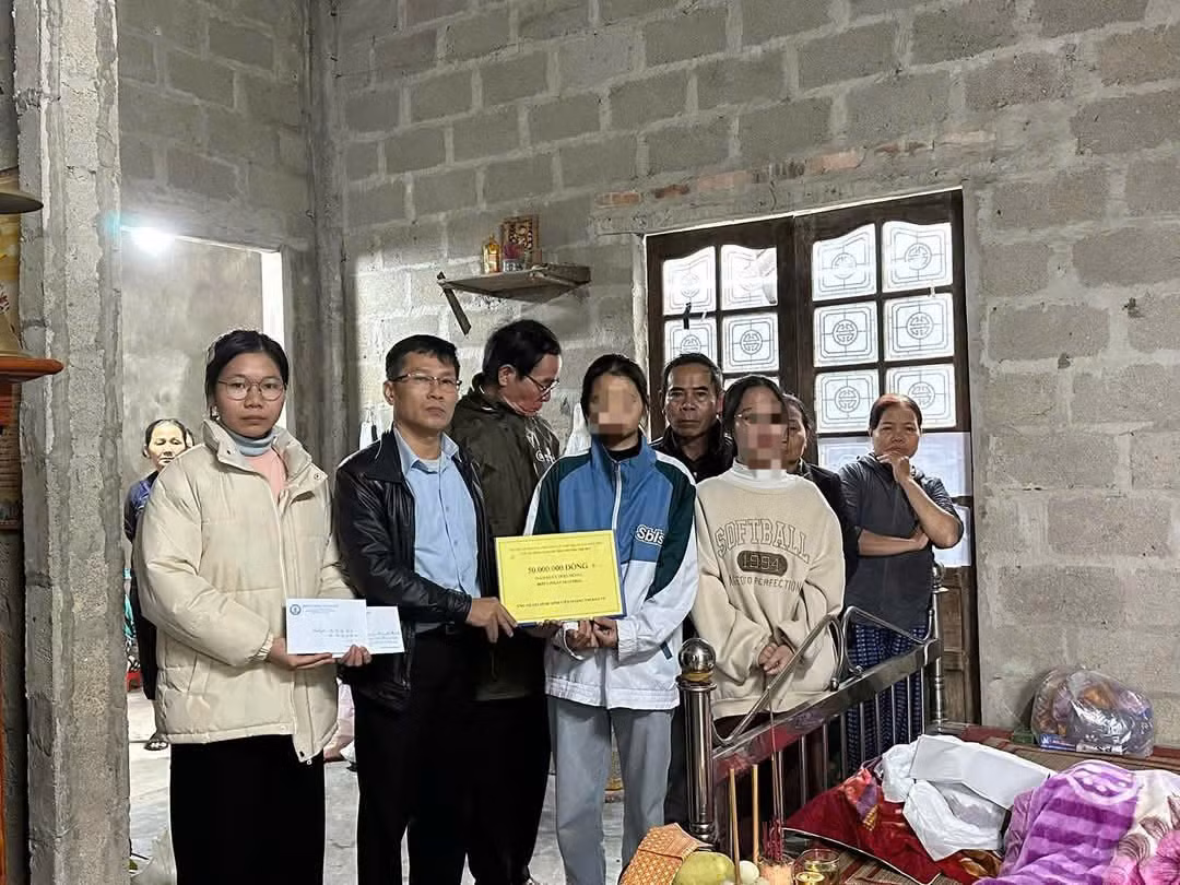 Nữ sinh nghèo đang lo đám tang cho mẹ bị kẻ xấu mạo danh nhằm lừa tiền ủng hộ -0