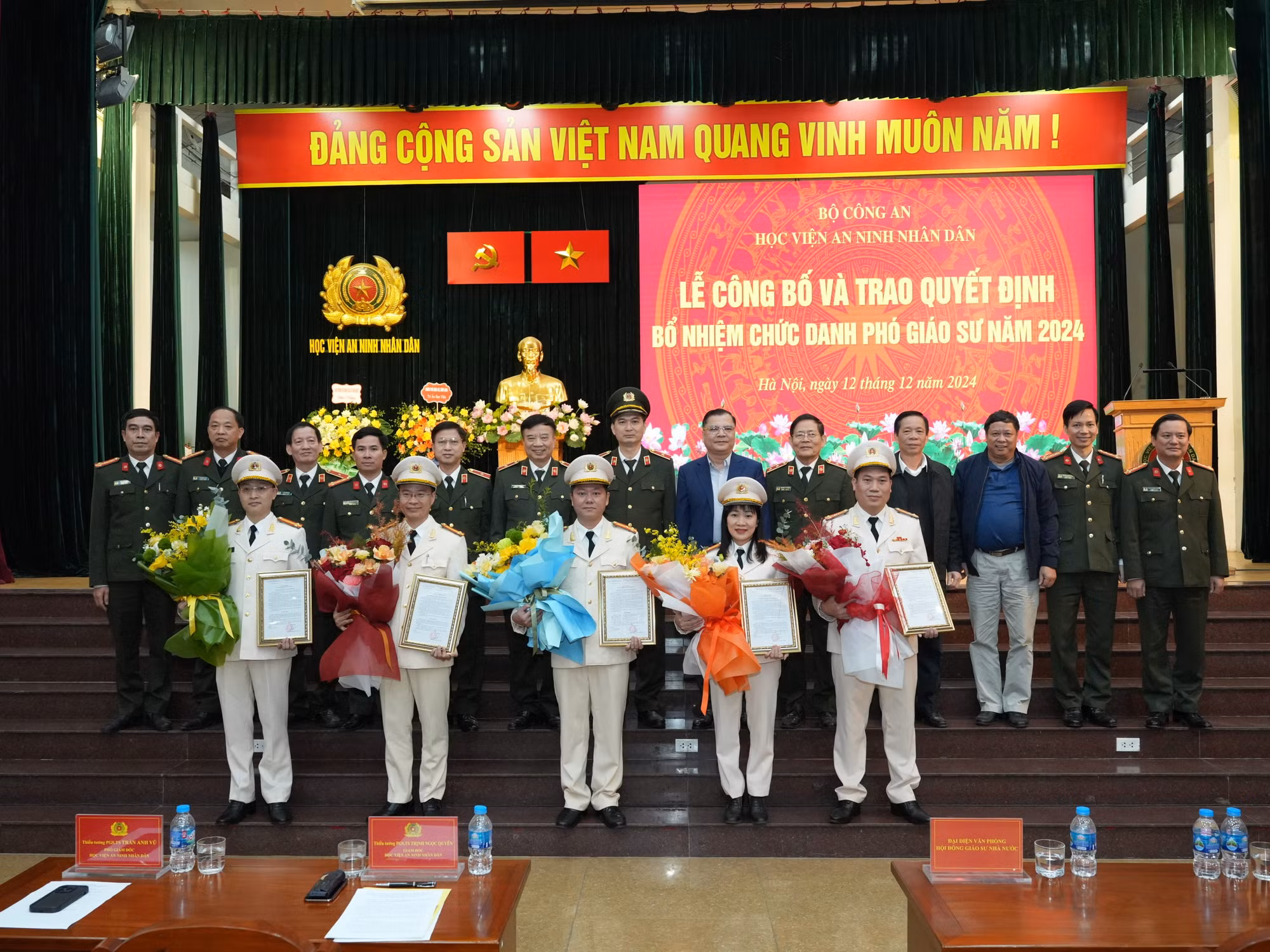 Học viện ANND trao quyết định bổ nhiệm chức danh Phó giáo sư năm 2024 -0