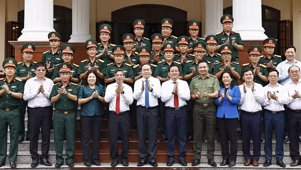Chủ tịch Quốc hội Trần Thanh Mẫn thăm Bộ Chỉ huy Quân sự tỉnh Hậu Giang