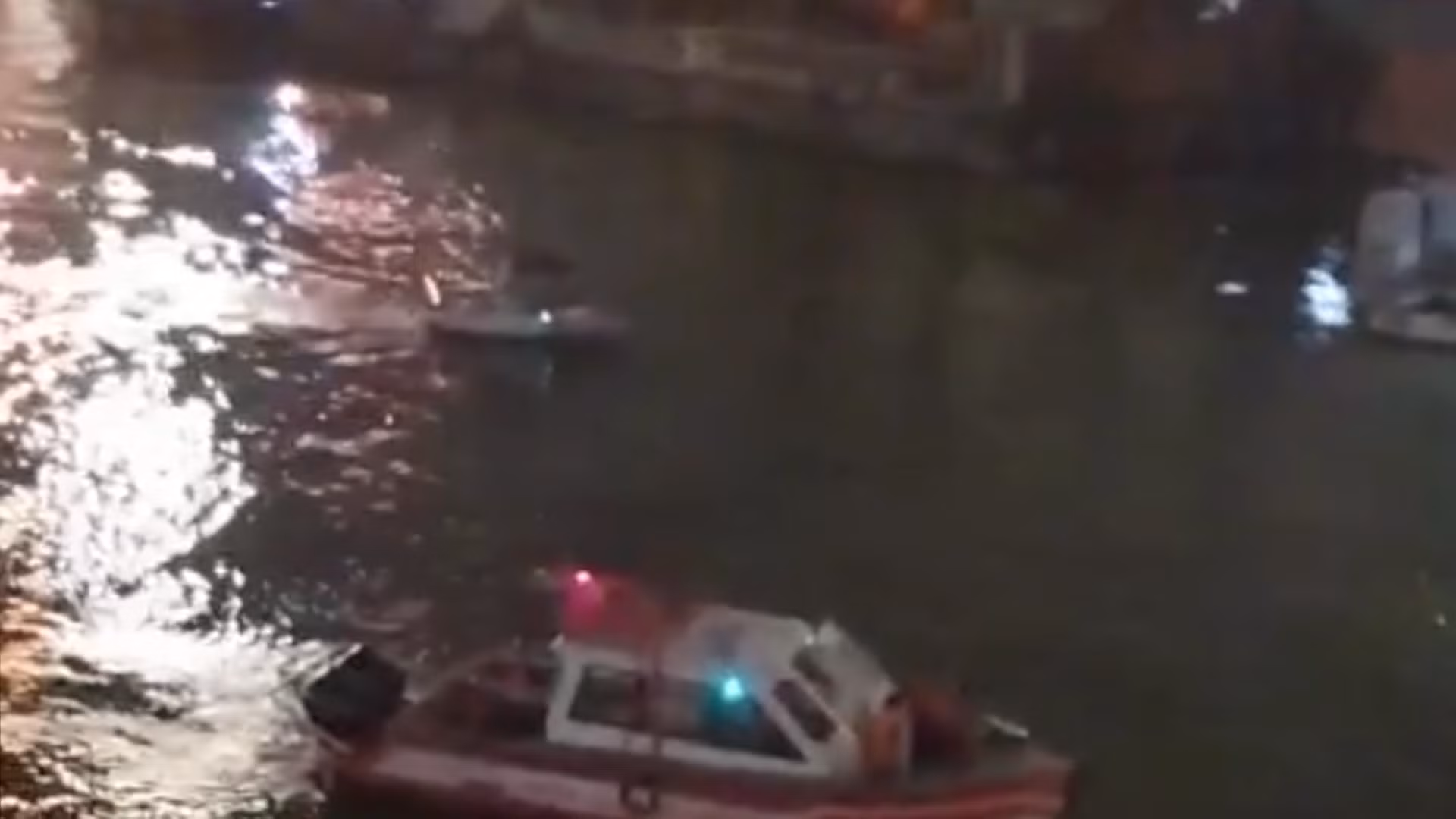 Ô tô 7 chỗ tông gãy lan can cầu Đồng Nai rơi xuống sông mất tích -0