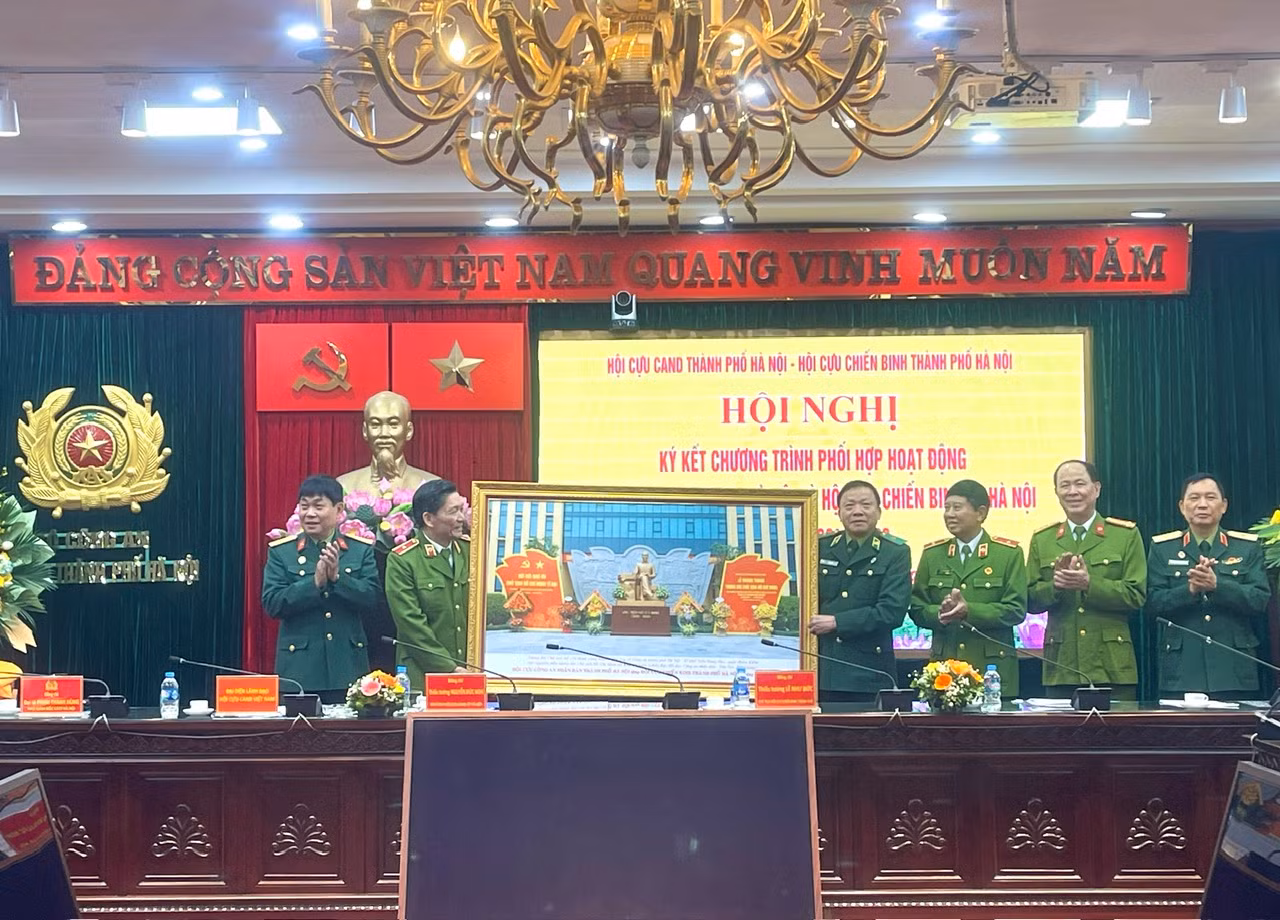 Ký chương trình phối hợp tăng cường gắn kết hoạt động giữa Hội Cựu CAND và Hội Cựu Chiến binh TP Hà Nội -0