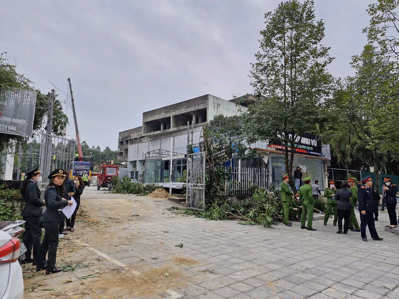 Các hộ kinh doanh tự nguyện tháo dỡ, bàn giao mặt bằng khi cưỡng chế -0