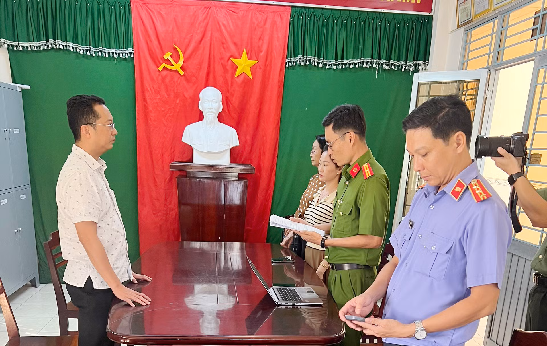 Bắt Giám đốc công ty cổ phần ở Cần Thơ vì vu khống, xúc phạm nhân phẩm người khác -0