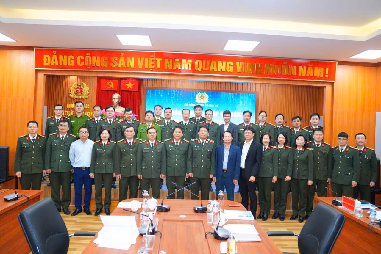 Bảo đảm an toàn thông tin trong quá trình chuyển đổi số phù hợp với đặc thù của lực lượng CAND -0