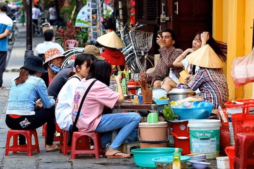 Kinh doanh thức ăn đường phố vi phạm an toàn thực phẩm bị phạt đến 6 triệu đồng -0