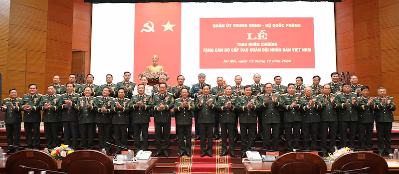 Quân ủy Trung ương, Bộ Quốc phòng tổ chức Lễ trao huân chương tặng cán bộ cấp cao Quân đội nhân dân Việt Nam. -0