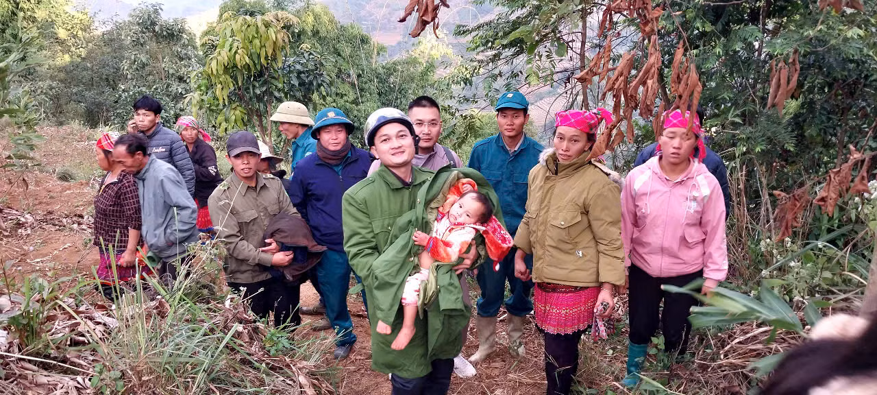 Công an xã Nậm Xe kịp thời tham mưu cứu nạn bé gái bị lạc trong thời tiết lạnh giá -0