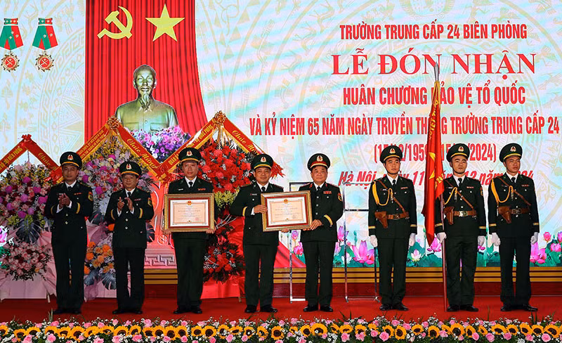 Trường Trung cấp 24 Biên phòng long trọng tổ chức Lễ đón nhận Huân chương Bảo vệ Tổ quốc -0