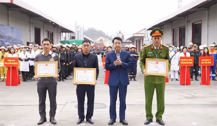 Gần 700 tham gia diễn tập chữa cháy và cứu nạn, cứu hộ -0