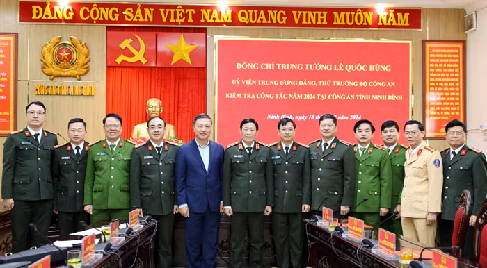 Thứ trưởng Lê Quốc Hùng&nbsp;kiểm tra công tác tại Công an tỉnh Ninh Bình