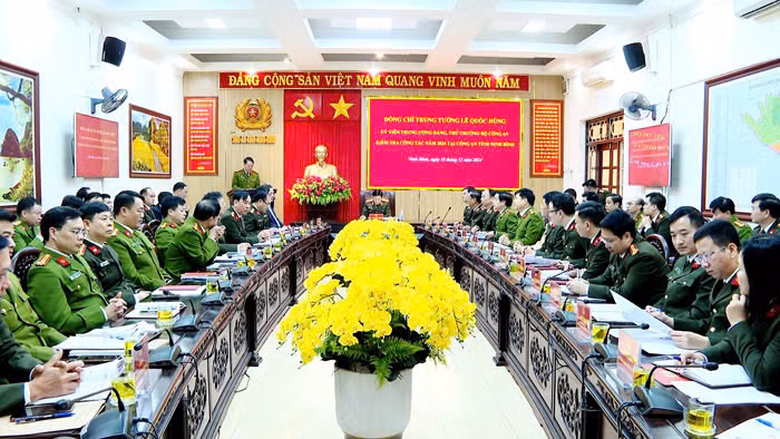Trung tướng Lê Quốc Hùng&nbsp;làm việc tại Công an tỉnh Ninh Bình -0