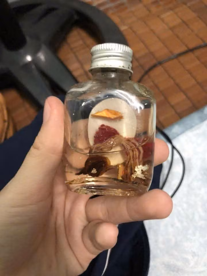 Chợ bùa yêu nhộn nhịp cuối năm -0