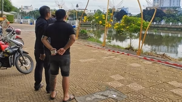 Truy tìm tung tích thi thể được phát hiện dưới sông Bảo Định