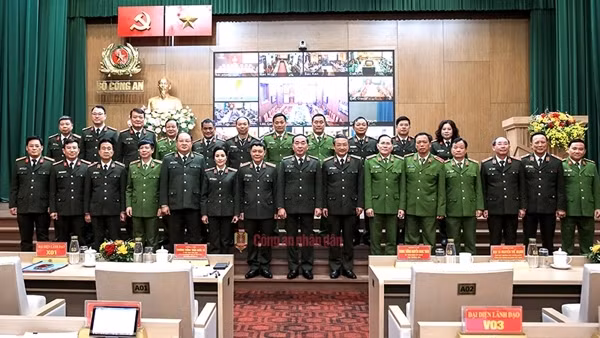 Tiếp tục coi trọng và nâng cao nhận thức về chính trị, tư tưởng trong CAND