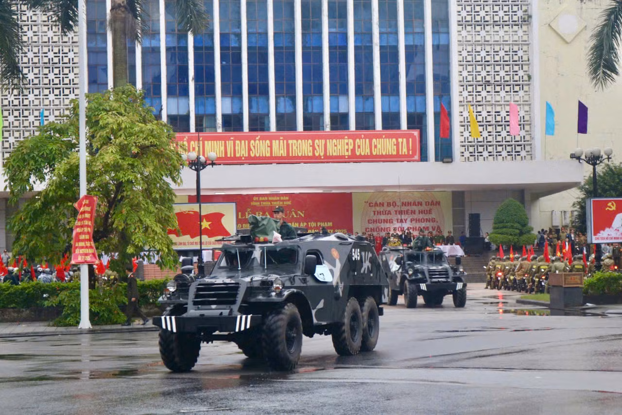 Ra quân trấn áp tội phạm đảm bảo an toàn Tết Nguyên đán Ất Tỵ 2025 -0