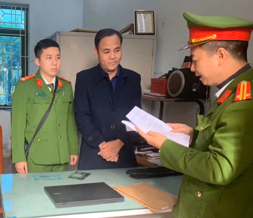 Bắt trưởng phòng thuộc Cục Thống kê tỉnh Thái Bình lừa “chạy việc” -0