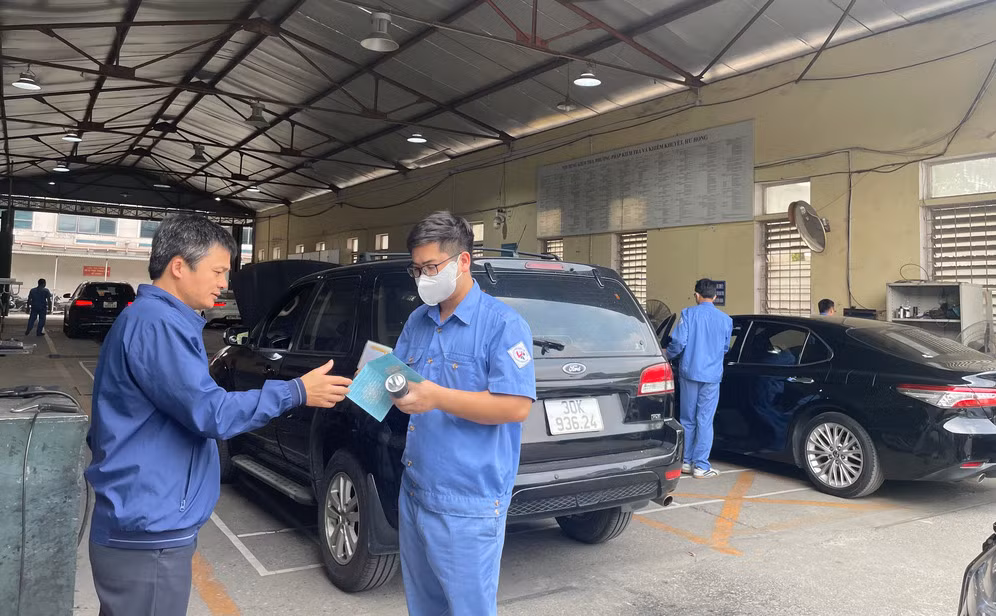 Đạp hết ga khi đăng kiểm xe dầu: Có làm hỏng động cơ? -0
