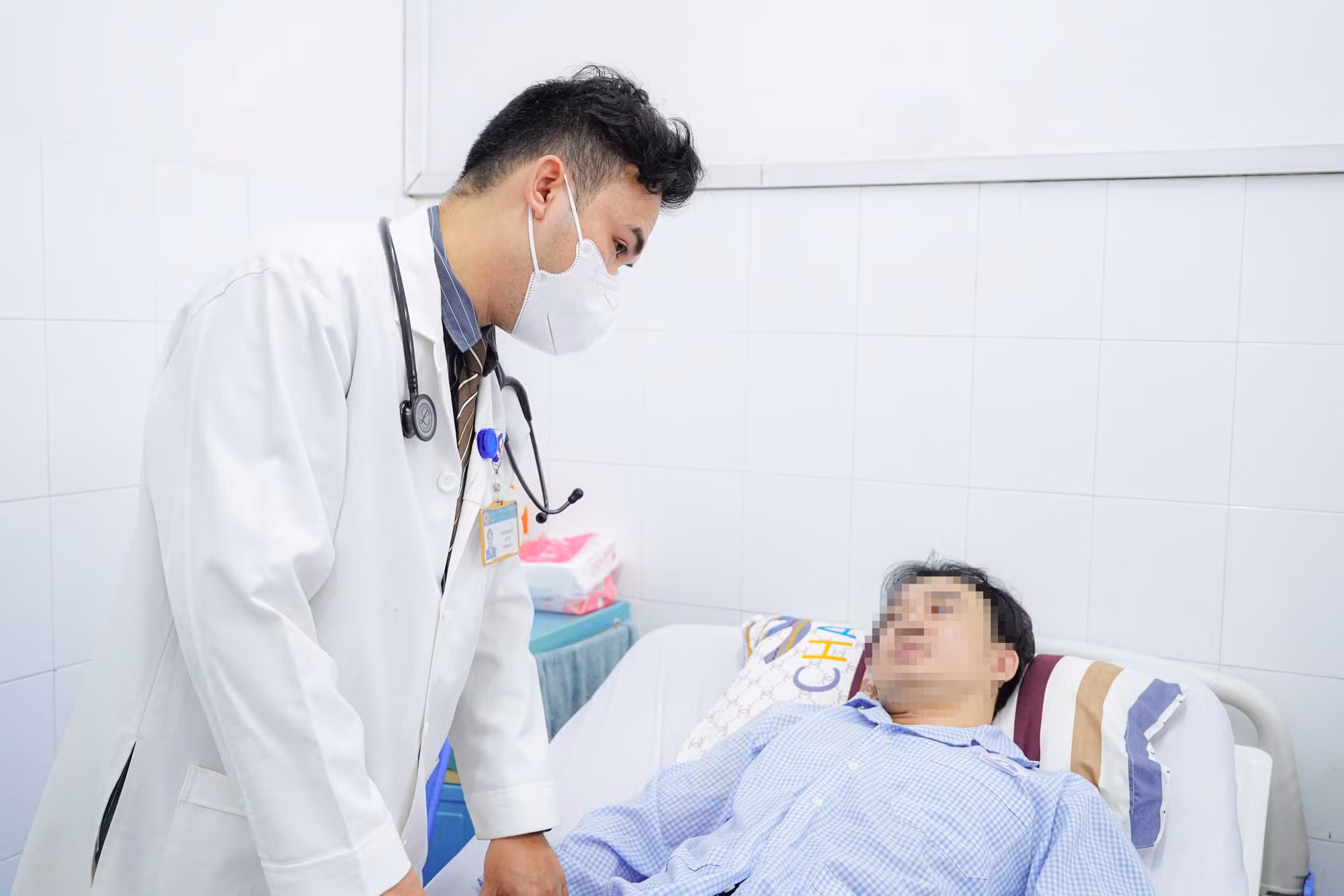 Liên tiếp 2 vụ ngộ độc sau khi ăn bánh mì tại TP Hồ Chí Minh -0