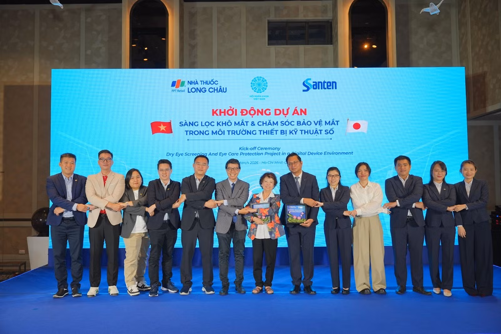 Long Châu đồng hành thương hiệu nhãn khoa Nhật Bản Santen khởi động chương trình tầm soát khô mắt sớm cho cộng đồng -0