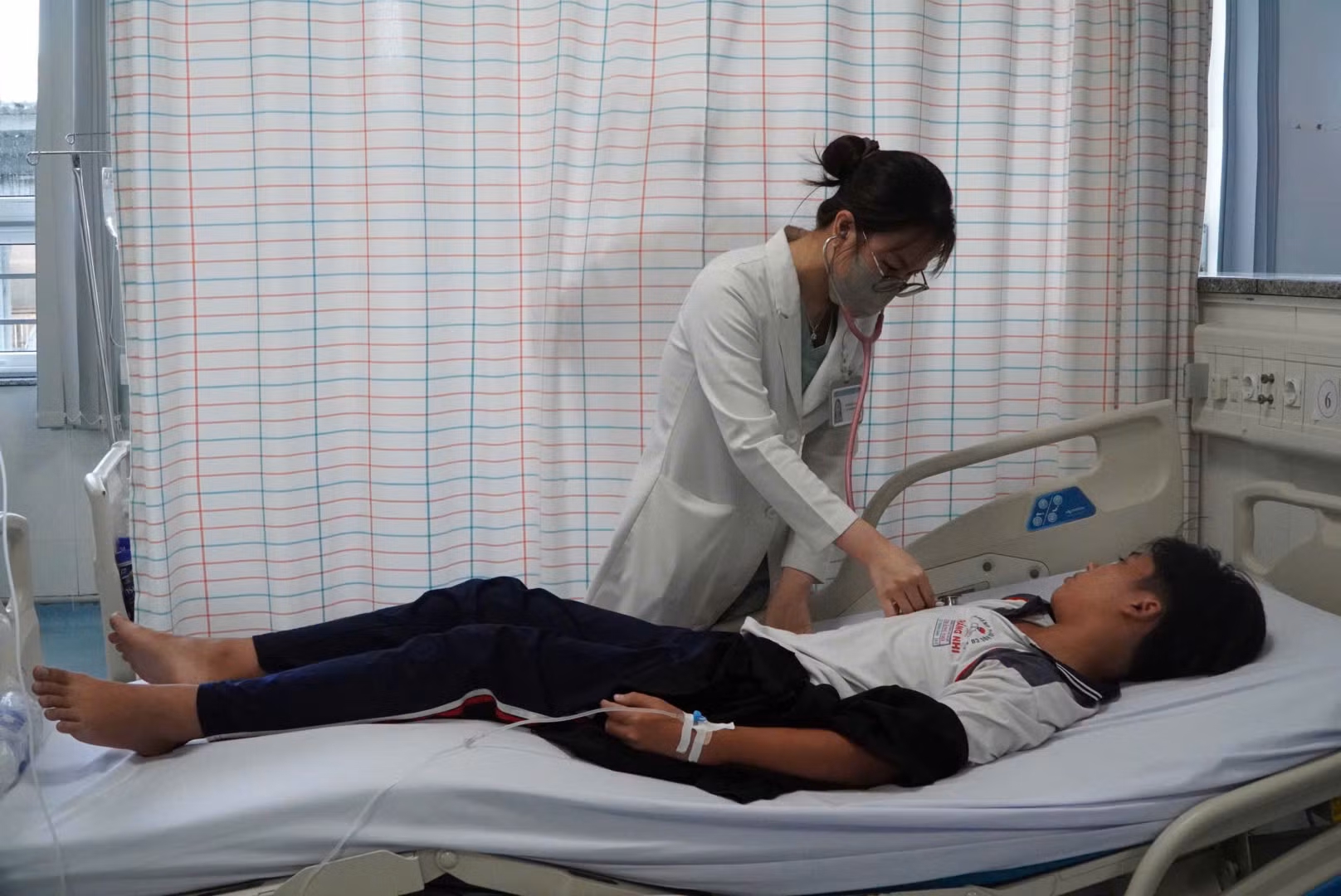 Liên tiếp 2 vụ ngộ độc sau khi ăn bánh mì tại TP Hồ Chí Minh -1
