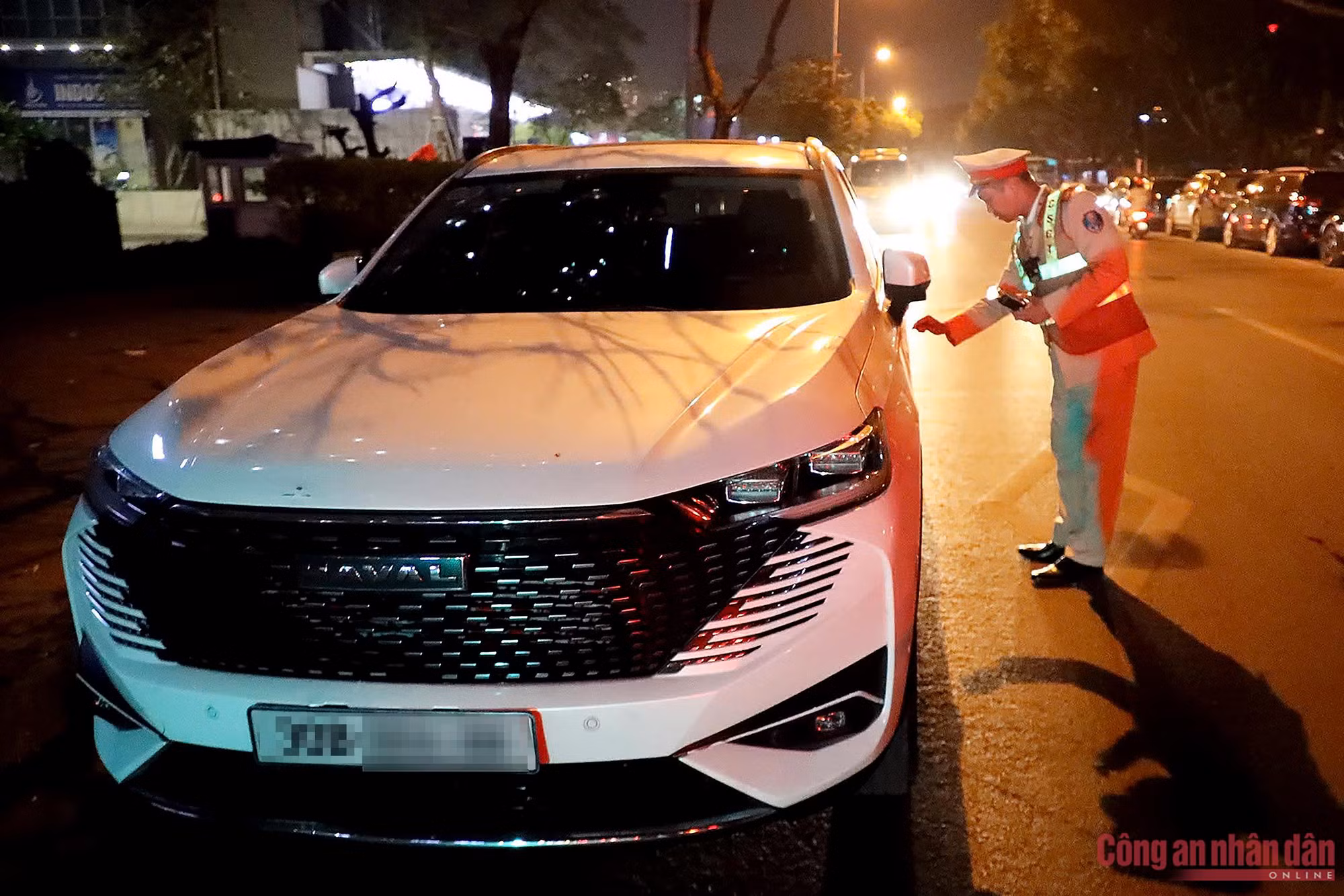 Kiểm soát nồng độ cồn đến khuya, CSGT phát hiện nhiều tài xế ô tô vi phạm ảnh 5 a1.jpg -1