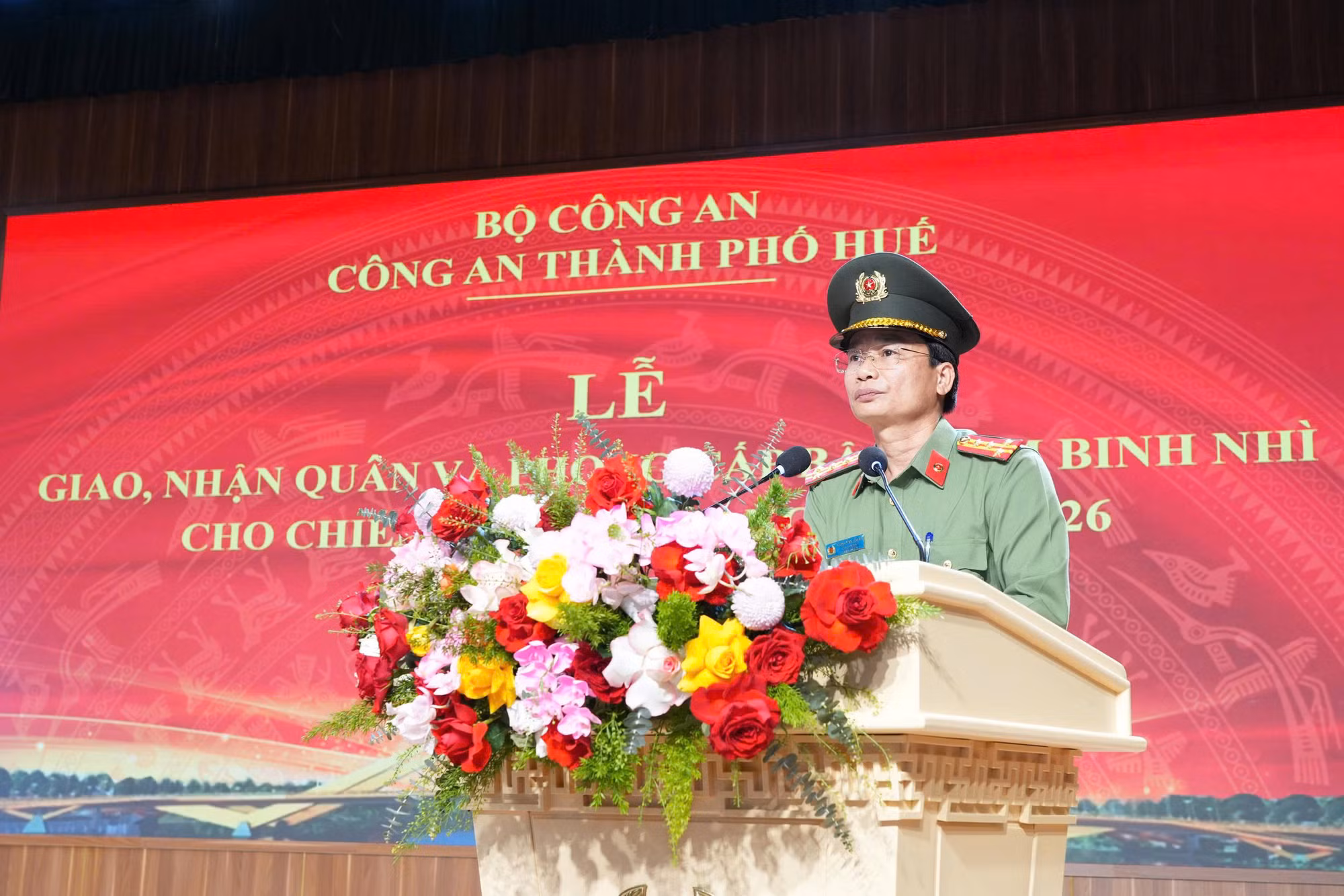 Công an TP Huế tổ chức Lễ giao, nhận quân và phong cấp bậc hàm Binh nhì cho chiến sĩ mới nhập ngũ -0