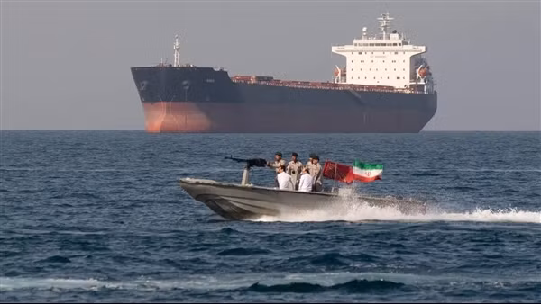 Châu Á chịu tác động nặng nề khi Iran đóng cửa eo biển Hormuz