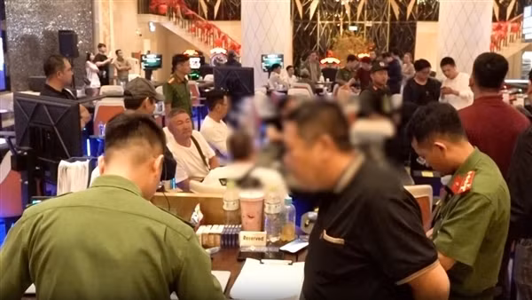 Phát hiện nhiều người nước ngoài đánh bạc trong khách sạn ở Nha Trang