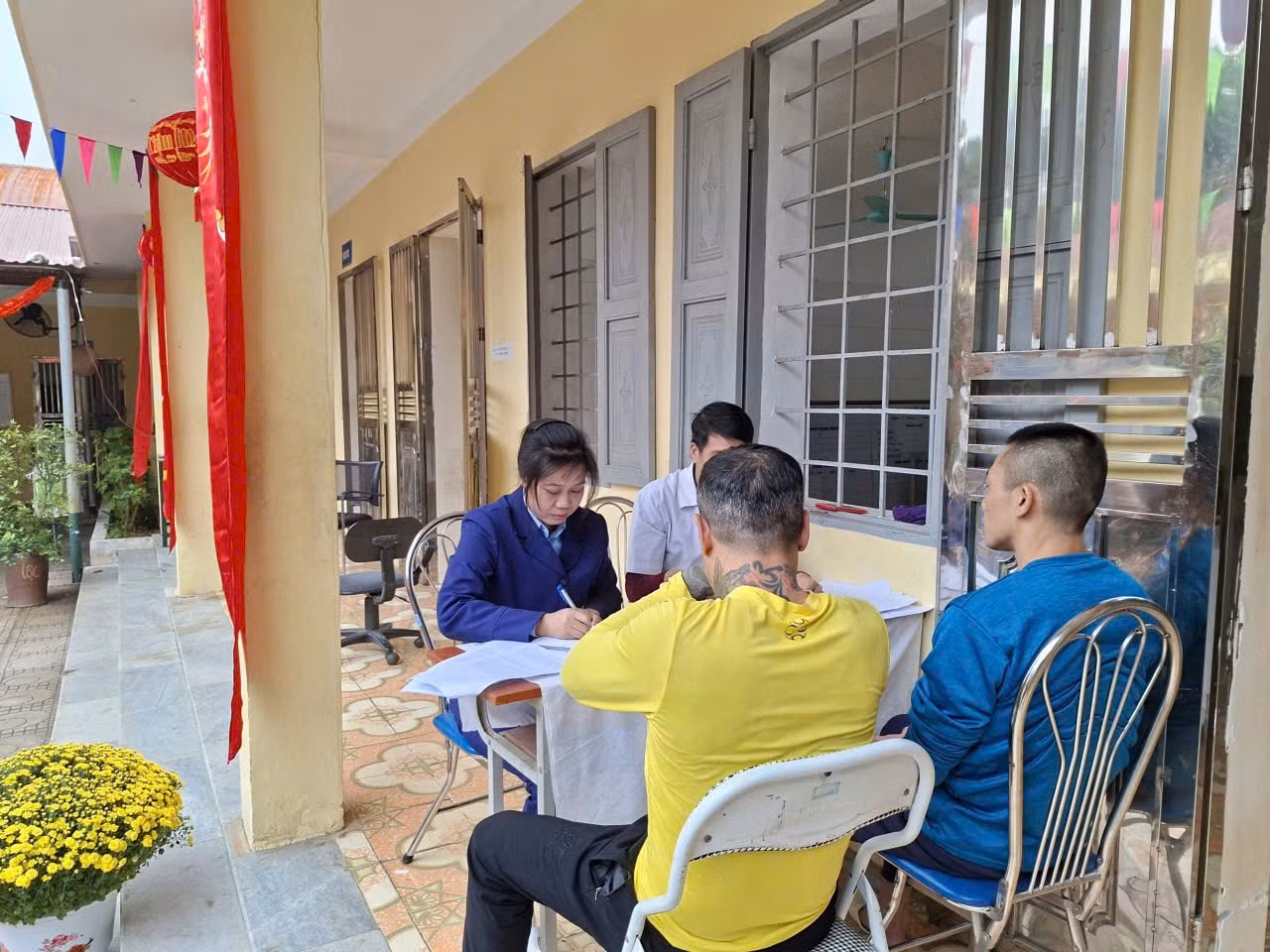 Hồi sinh những mảnh đời lầm lỡ -0