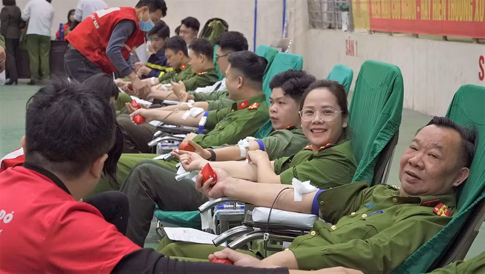 Hơn 270 cán bộ, chiến sĩ Công an tham gia hiến máu tình nguyện -0