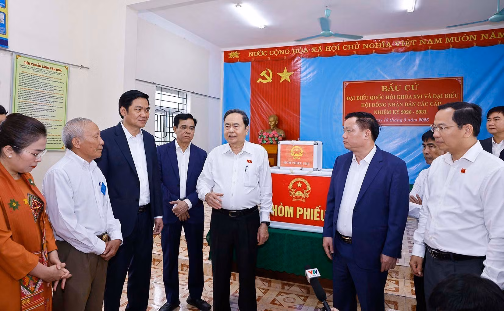 vna_potal_chu_tich_quoc_hoi_giam_sat_kiem_tra_cong_tac_bau_cu_tai_nghe_an_8612191.jpg -1