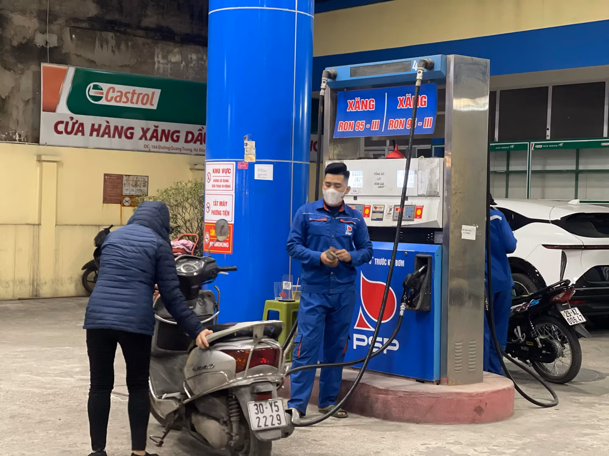 Bộ Công Thương kiến nghị khẩn trương bình ổn giá xăng dầu -0