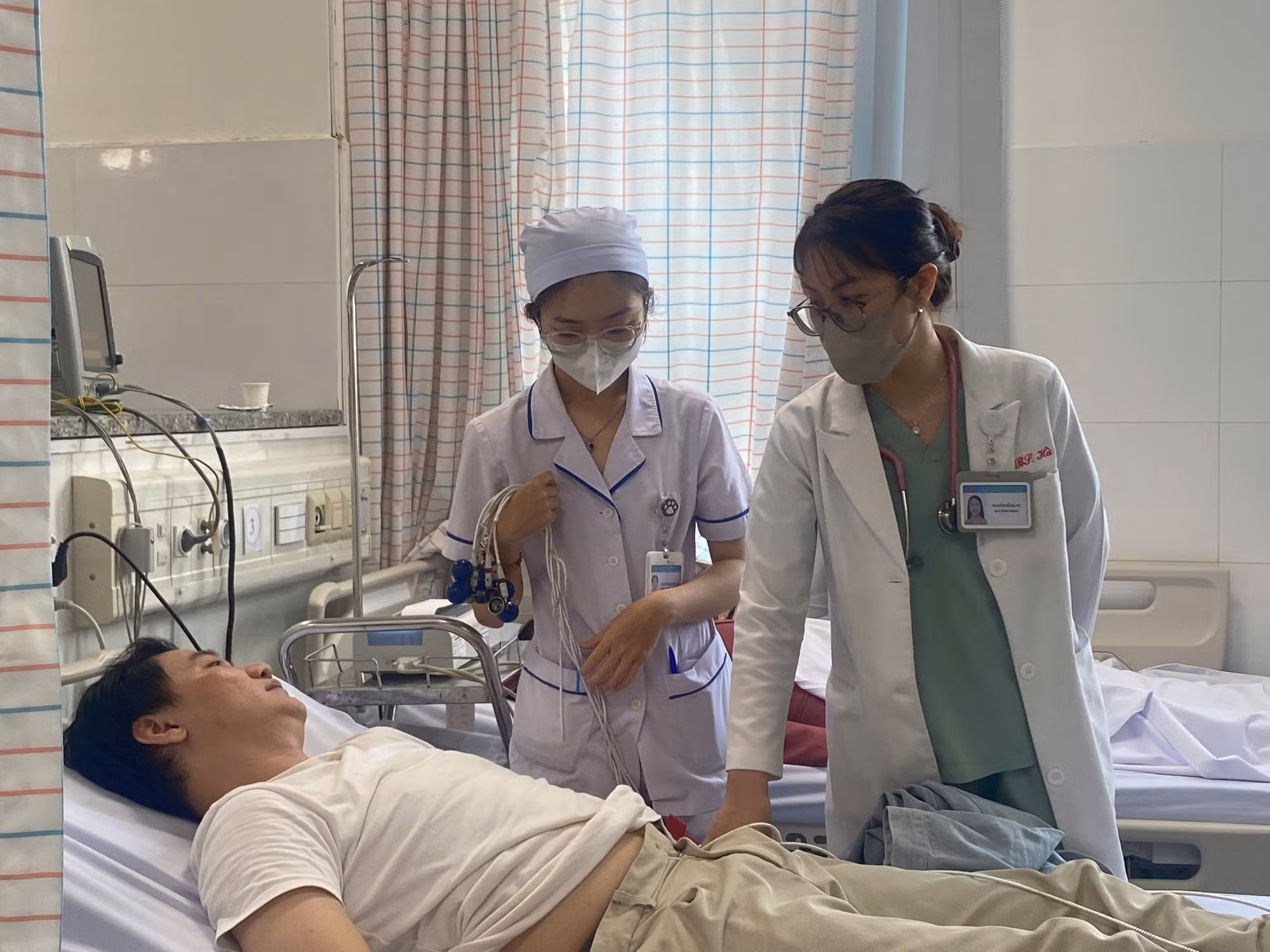 Liên tiếp 2 vụ ngộ độc sau khi ăn bánh mì tại TP Hồ Chí Minh -2