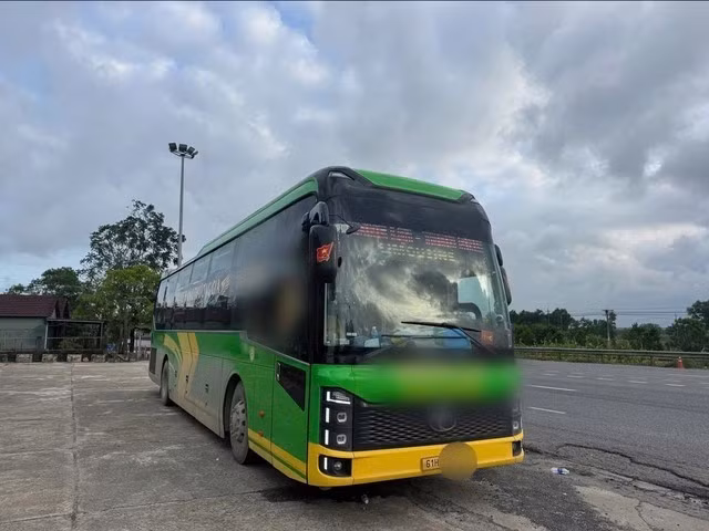 Phạt xe khách 153 triệu đồng vì chở vượt 28 người so với quy định -0