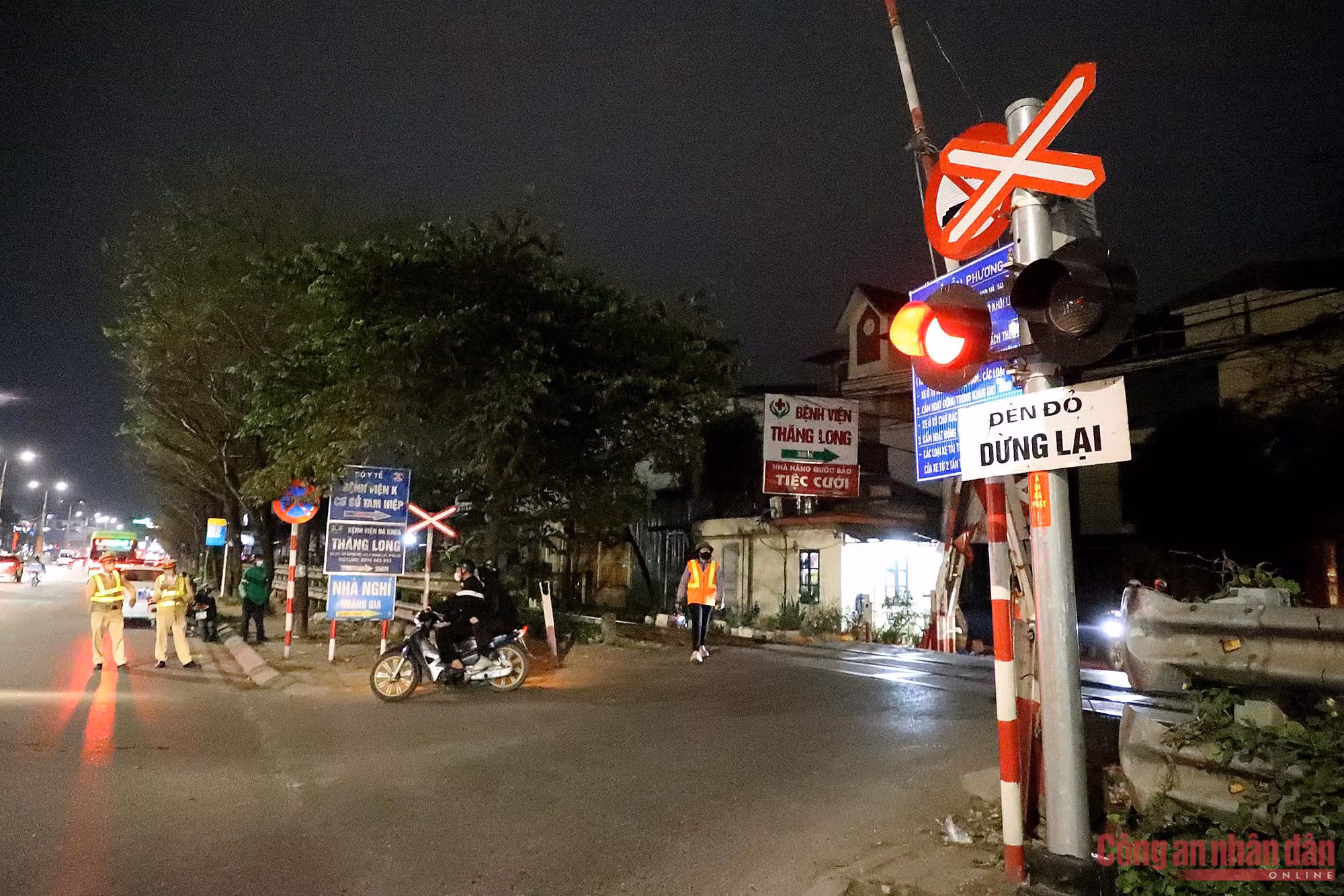 Tăng cường tuần tra, siết chặt xử lý vi phạm đường sắt ở Hà Nội -0