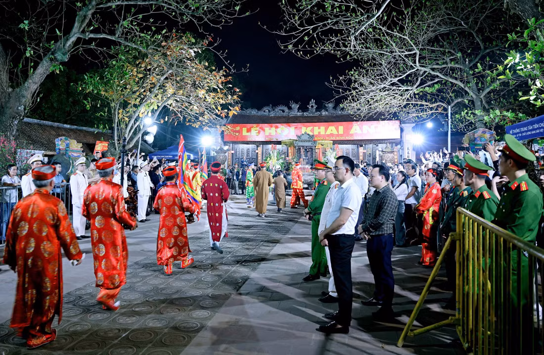 Lễ khai Ấn Đền Trần, tỉnh Ninh Bình diễn ra trang nghiêm, an toàn -1