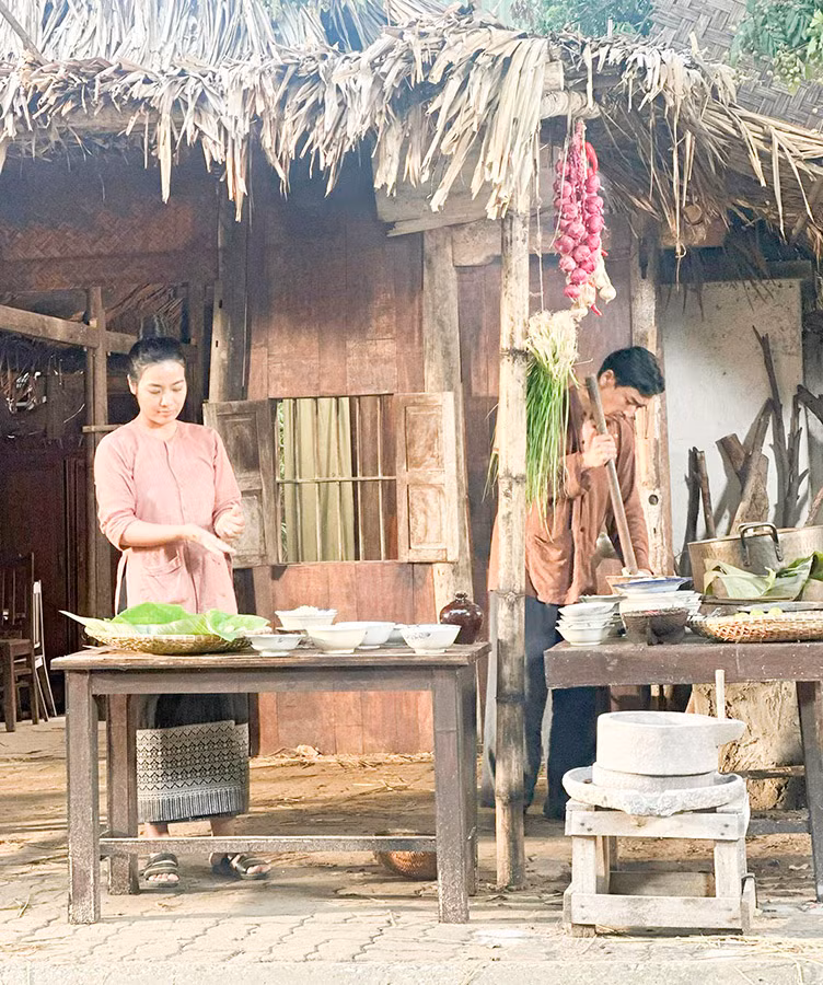 Chuyện về những nghệ sĩ hóa thân trong “Tận hiến” -1