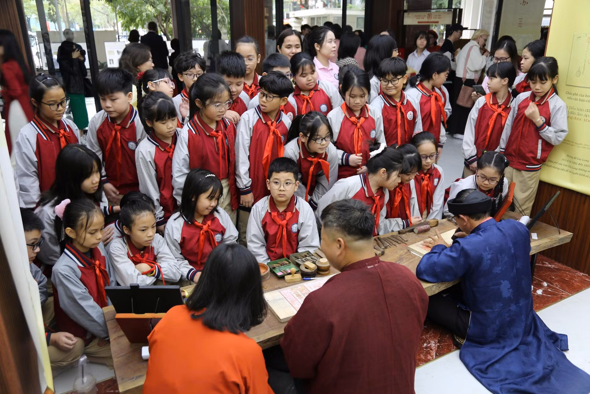 Nô nức thưởng lãm châu phê của hoàng đế triều Nguyễn -1