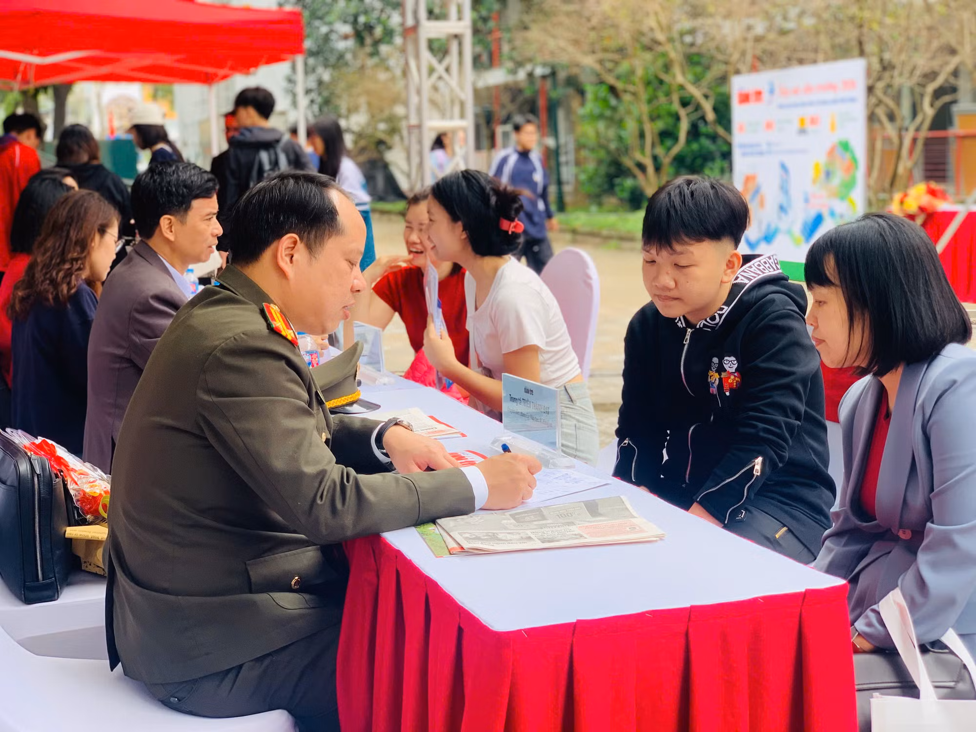Nhiều thí sinh dành sự quan tâm đặc biệt đến các học viện, trường CAND -0