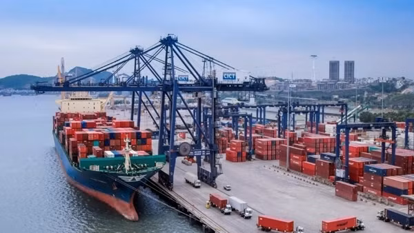 Vận tải Việt Nam tháo gỡ khó khăn ra sao trước "sóng gió" Trung Đông?