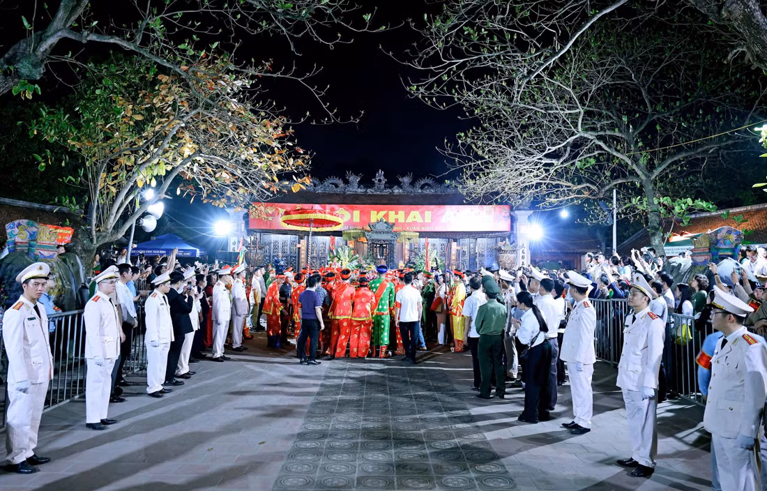 Lễ khai Ấn Đền Trần, tỉnh Ninh Bình diễn ra trang nghiêm, an toàn -0