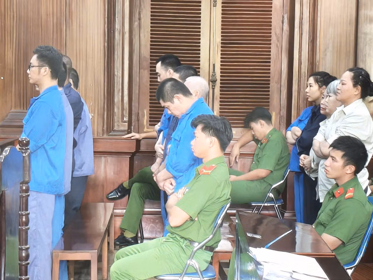 Băng nhóm vận chuyển tiền trái phép qua biên giới và rửa tiền lãnh án -0