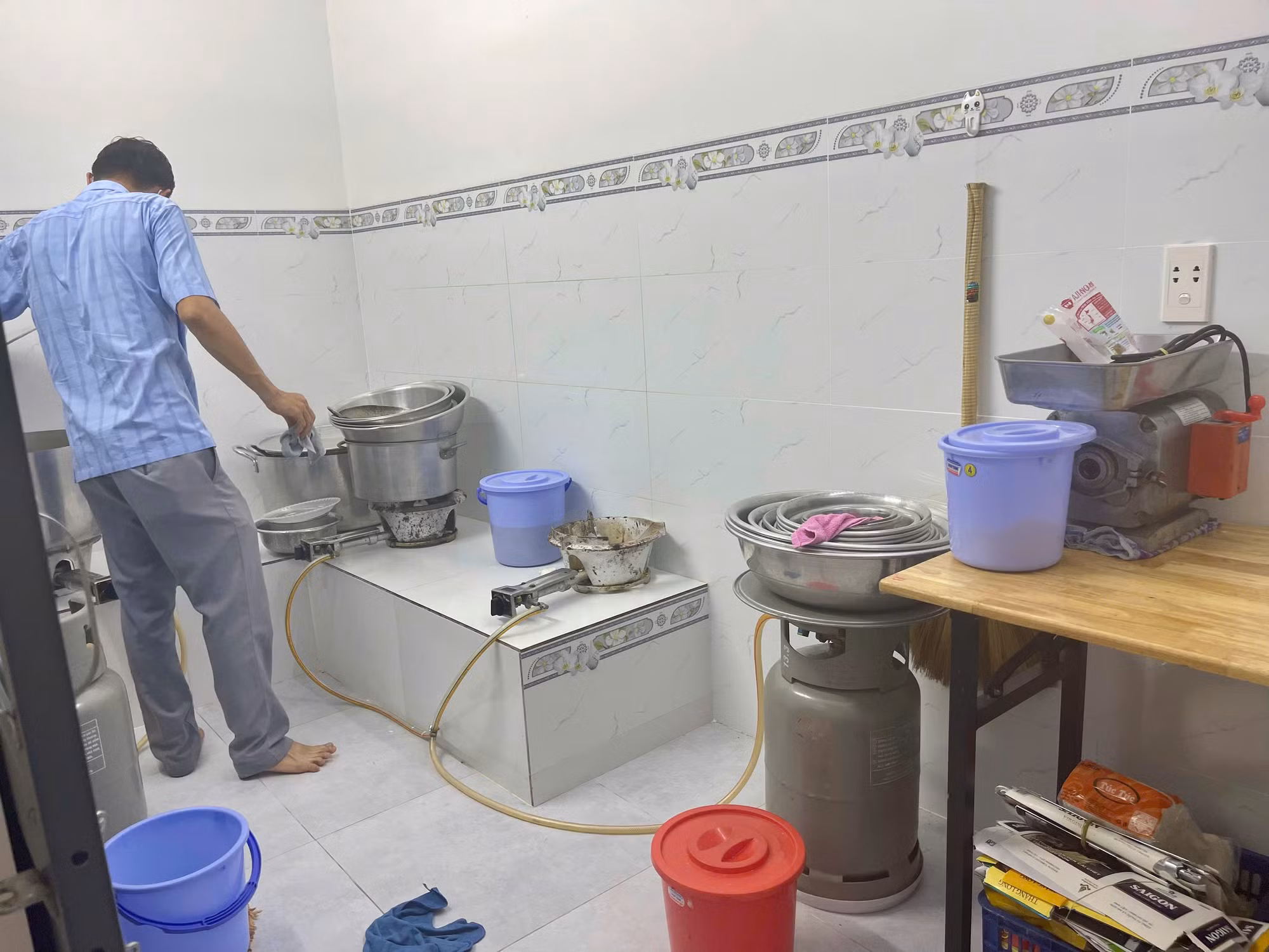 Liên tiếp 2 vụ ngộ độc sau khi ăn bánh mì tại TP Hồ Chí Minh -1