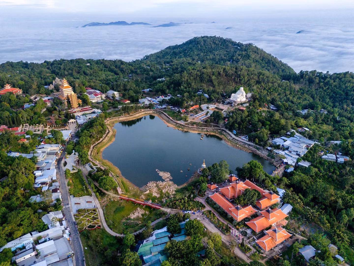 Đỉnh thiêng Núi Cấm thắp sáng ước nguyện -0