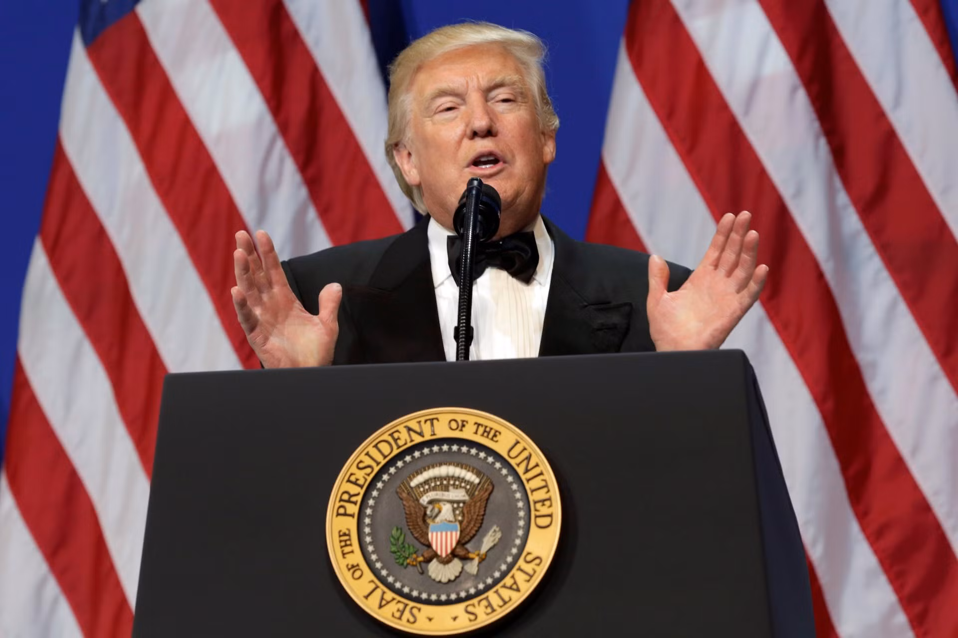 Chiến sự Mỹ - Israel với Iran: Tổng thống Donald Trump đối mặt nhiều rủi ro chiến lược -0