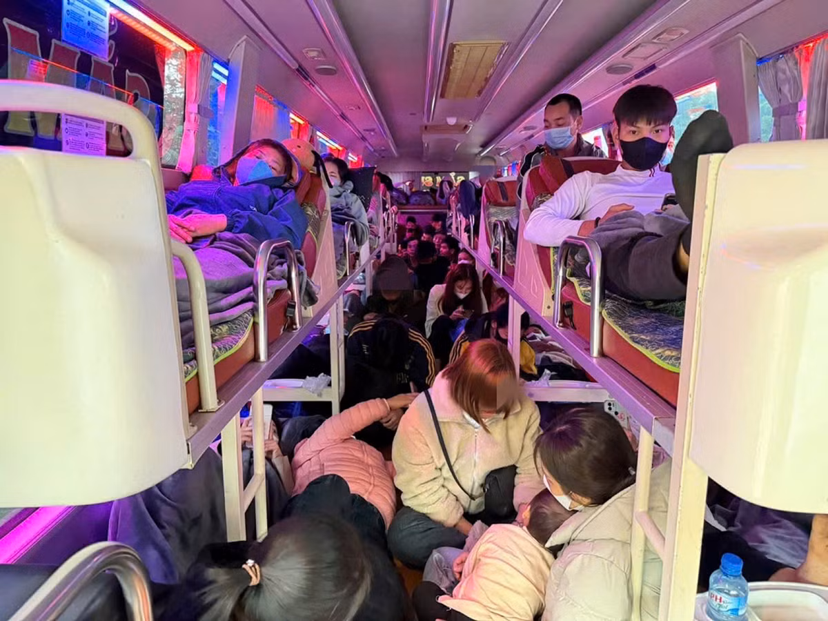 Xử phạt hơn 200 triệu xe khách chở quá 300% số người được phép -0